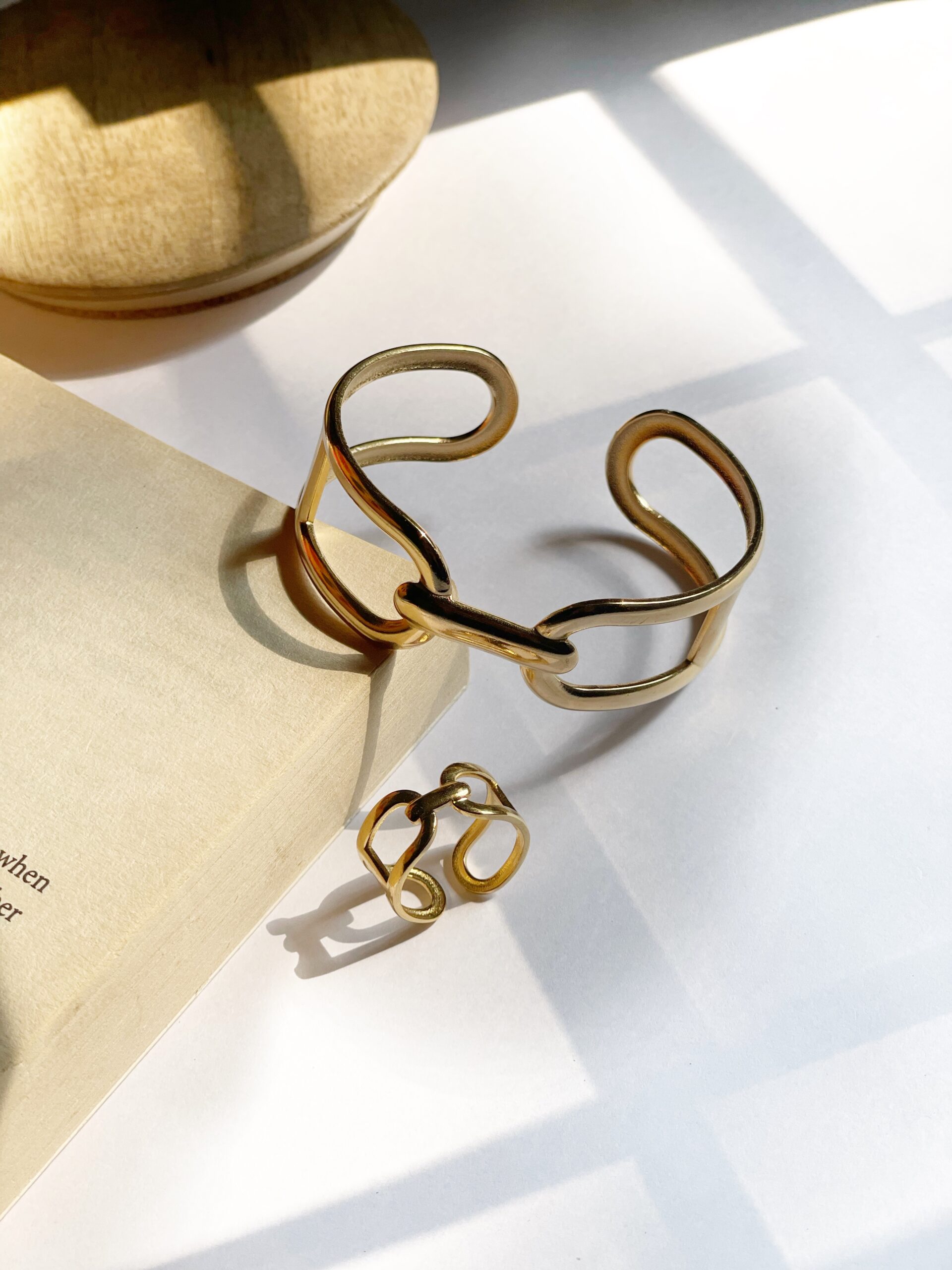 Broken Shackles – 880